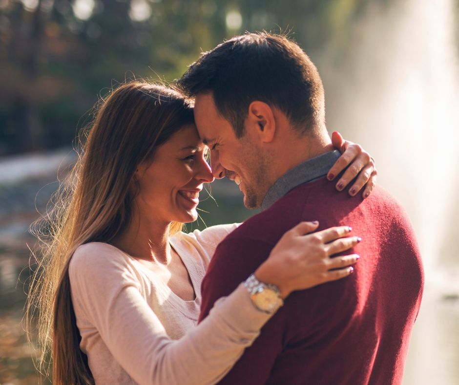 Compatibilité amoureuse en astrologie : les signes qui s’attirent… et ceux qui se déchirent