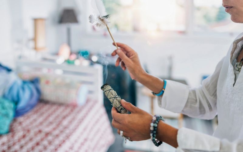 Nettoyage énergétique de votre maison : pourquoi et comment faire ?